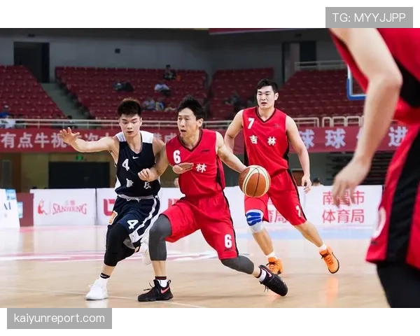 篮球规则中圆柱体原则如何界定球员合法空间与犯规界限